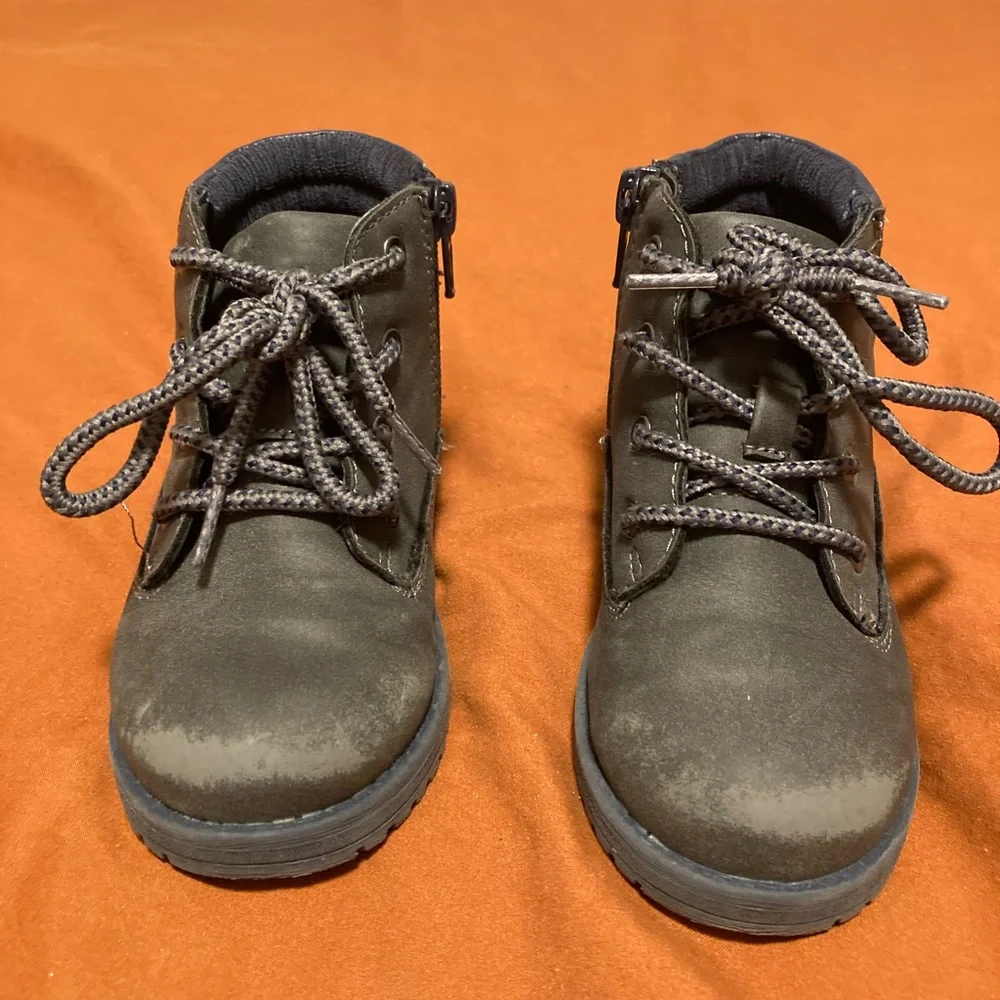 Toddler boys dark blue boots with zipper on the side size 8